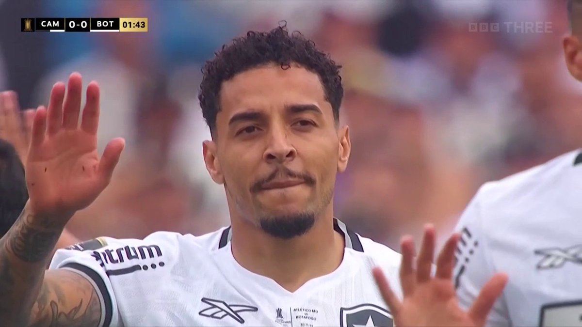 Drama inside the opening 30 seconds of the Copa Libertadores final! Botafogo are down to 10 men after Gregore is sent off for a high challenge.
