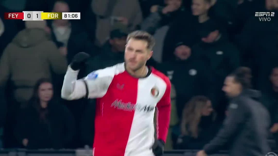 "Santi Giménez": Por su golazo para darle el empate al Feyenoord Rotterdam