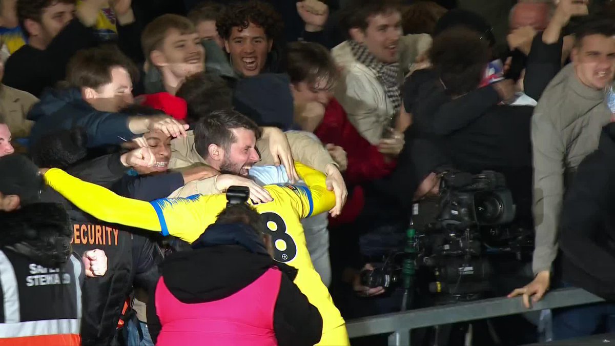 Non-league Dagenham & Redbridge are through to the #EmiratesFACup third round! ⚔️