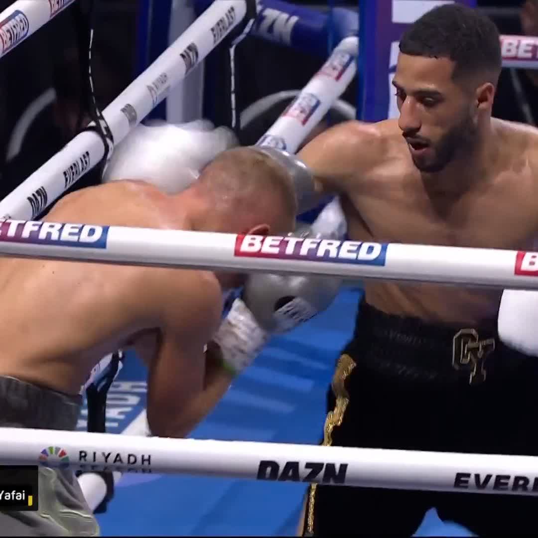 IT'S ALL OVER! 🤯 The referee has seen enough in round six! Galal Yafai gets the job done 👏