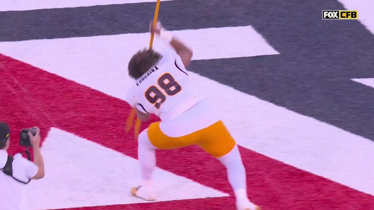 Every College football game is ending in a flag planting at mid field and a fight lmaoo this is why college is better than the nfl