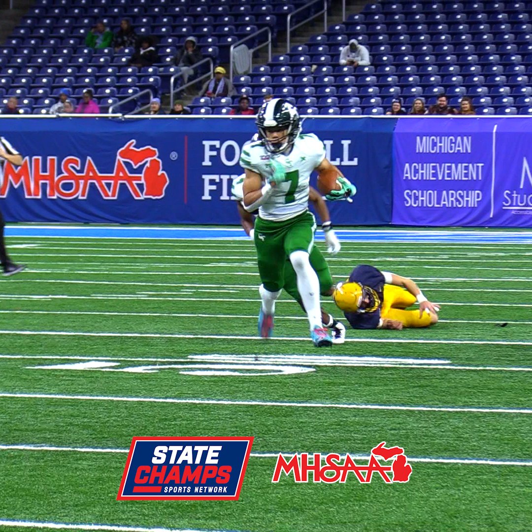 Cass Tech starts the 2nd half in a BIG way! Colorado commit Alex Graham scoring on the 54-yard touchdown run. Technicians up 35-0 over Hudsonville in the 3rd quarter of the Division 1 MHSAA Football Final. Cass Tech Football | Alex Graham 5⭐️