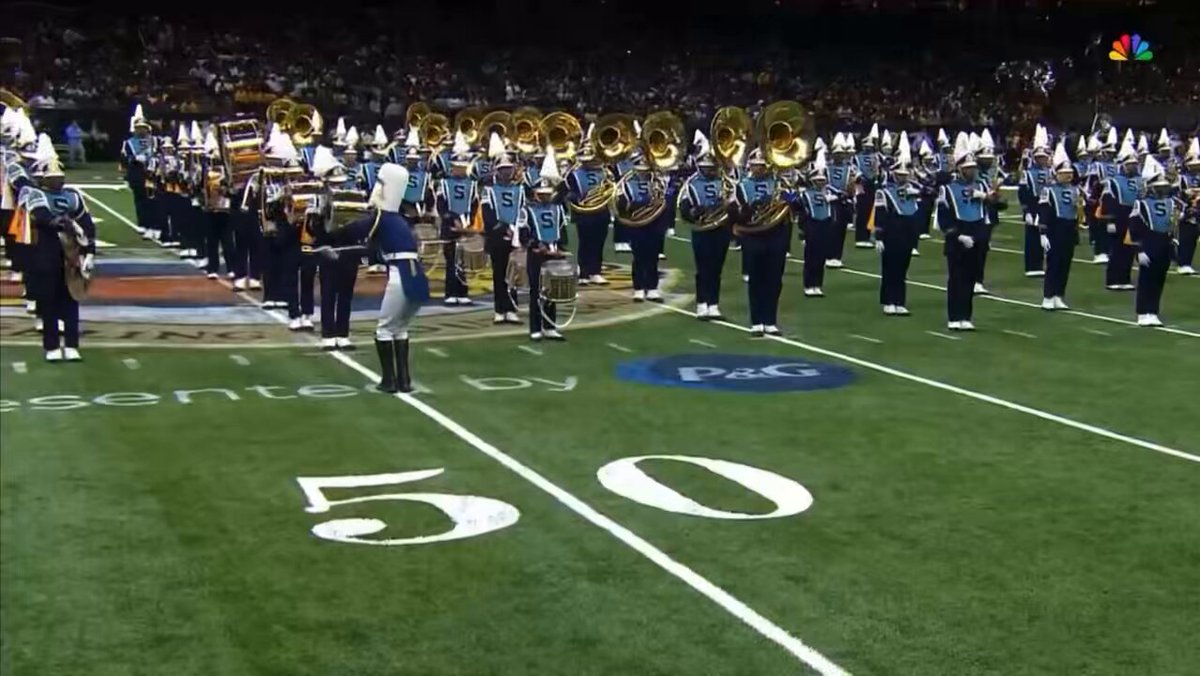 Boosie was turnt performing “wipe me down” @ the bayou classic 😂😂😂🔥🔥🔥