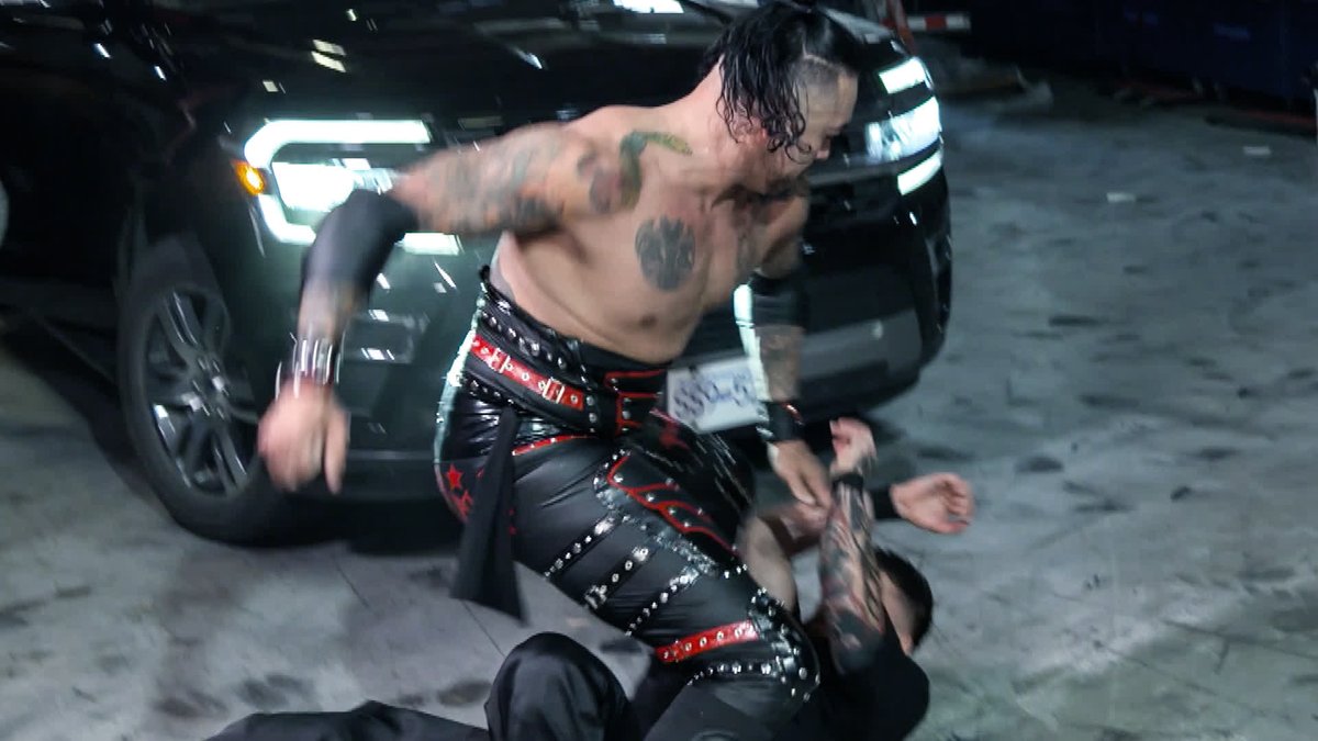 What's this about a BRAWL going on in the parking lot?! 👀