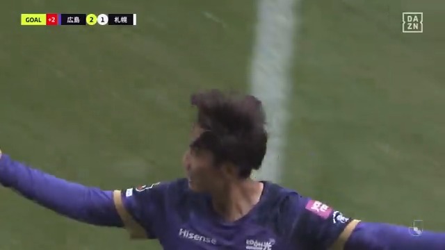 ／ ゴールに吸い込まれた ＼ シャーレ奪還へ絶対勝ちたいサンフレッチェ #東俊希 のフリーキックがそのままゴールへ 🏆明治安田J1リーグ第37節 🆚広島×札幌 📱Live on #DAZN #広島札幌