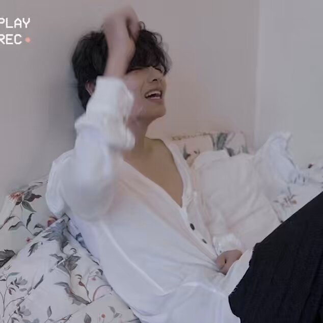 TAEHYUNG SINGING MAYBE??.?.?