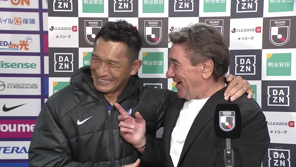 「最後の試合でアオと共に…。感慨深いものがあります」 恩師・ミハイロ ペトロヴィッチ監督のインタビュー中に #青山敏弘 選手が登場🤝 サンフレッチェ広島【公式】 #サンフレッチェ広島 #Jリーグ