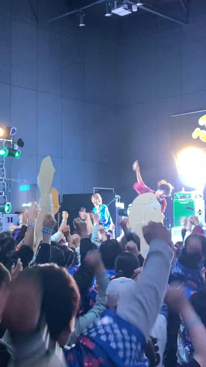 2次元と3次元の間でライブしてます！