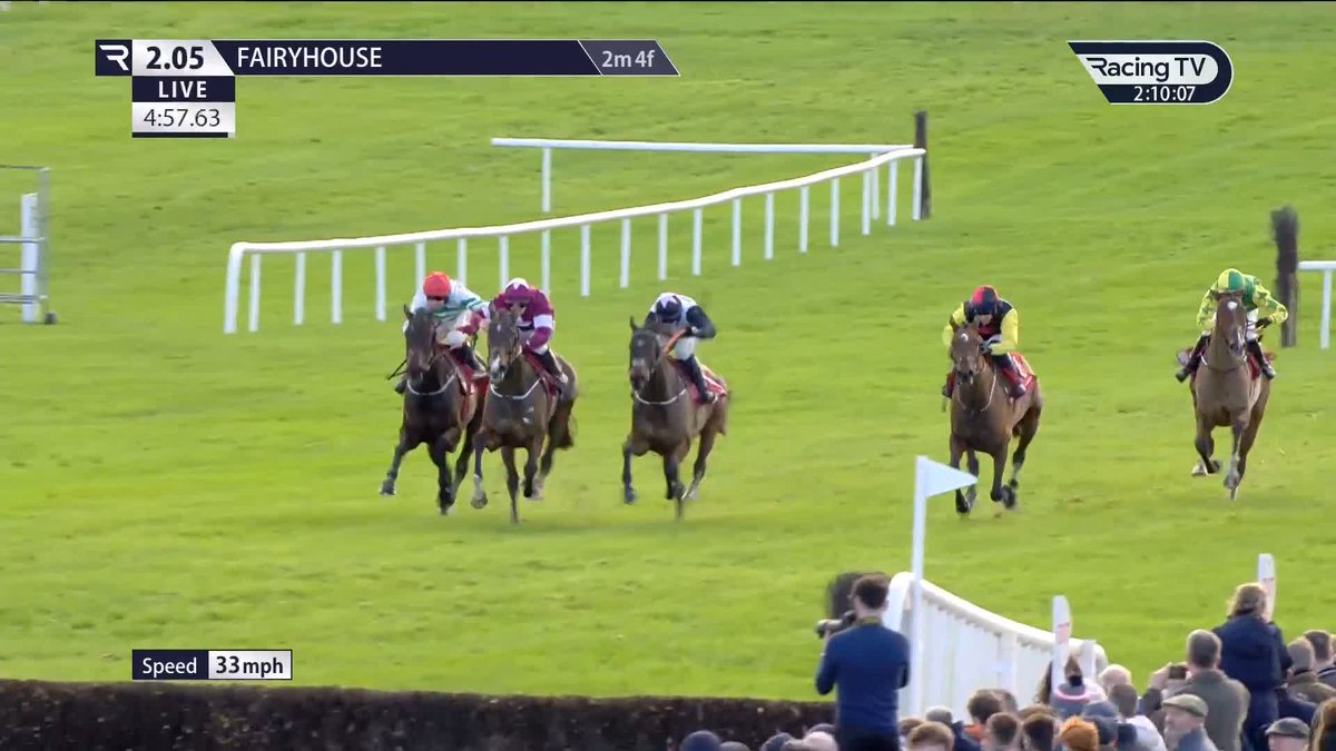 A thrilling finish! 😮 Croke Park digs deep to prevail over his rallying rivals under Sam Ewing for Gordon Elliott in the Grade 1 @BarOneRacing Drinmore Novice Chase 🏆