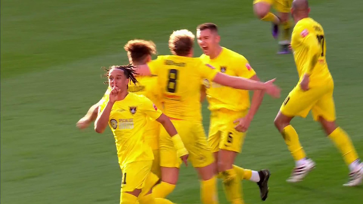 What a moment for Harborough Town F(C) 🐝! 🤩 Freddie Robinson gives them an early lead 🤯 #EmiratesFACup