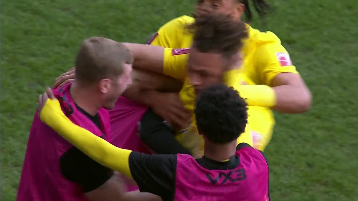 THEY'VE DONE IT AGAIN 🤯 Harborough Town F(C) 🐝 have a second against Reading 🟡 #EmiratesFACup