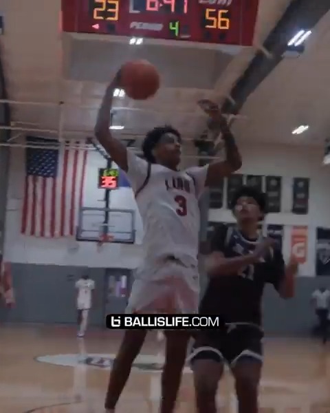 Kiyan Anthony throwing it down in his senior year debut 😤🍊