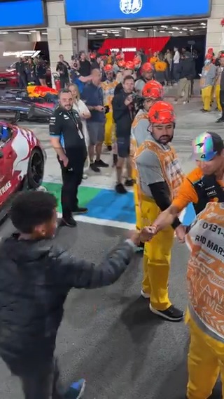 Going back for the fist-bump 🤜🤛 Lando couldn't leave this young fan disappointed 🥰 #F1 #QatarGP