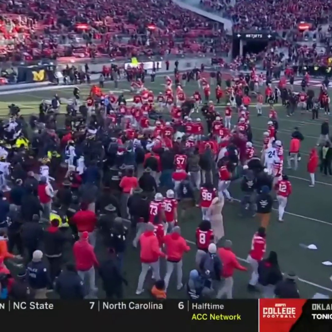 Chaotic scenes as a mass brawl breaks out at the end of the game between Michigan and Ohio State 🤯