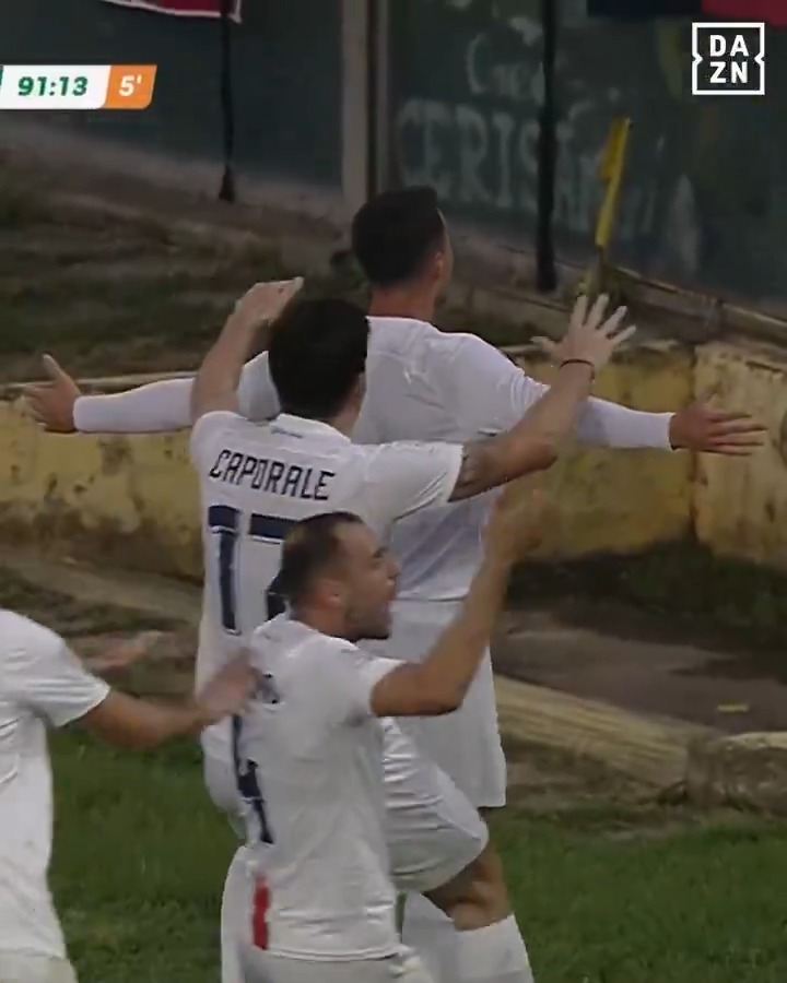 Al volo sotto l'incrocio al 92' 🎯⚽ Gol SENZA SENSO di Fumagalli 🤯 #PisaCosenza #SerieBKT #DAZN