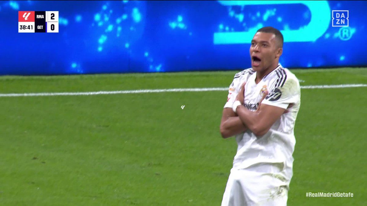 Entrando como un rayo por la izquierda ⚡️ Definiendo a la perfección 🪄 Kylian Mbappé volvió a celebrar un gol en el Santiago Bernabéu #LALIGAenDAZN ⚽️