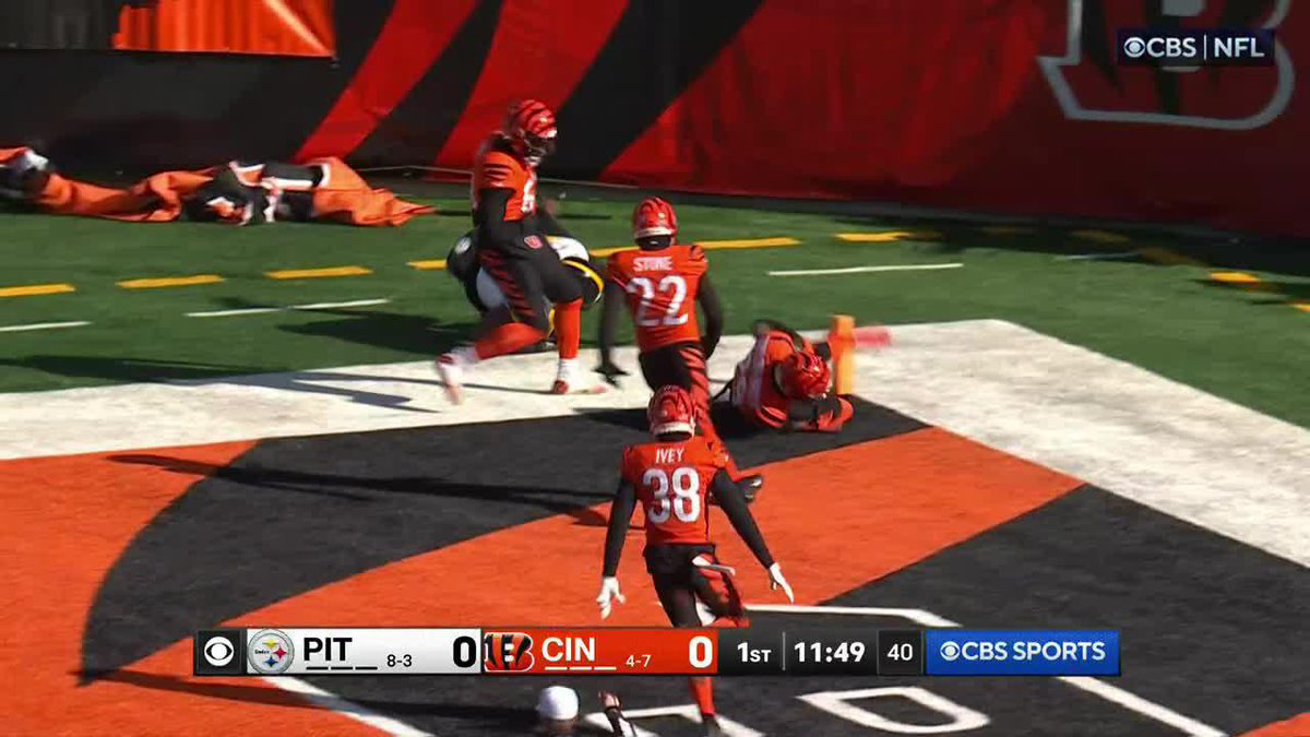 CINCY PICK SIX Cincinnati Bengals take the lead on their first defensive series.