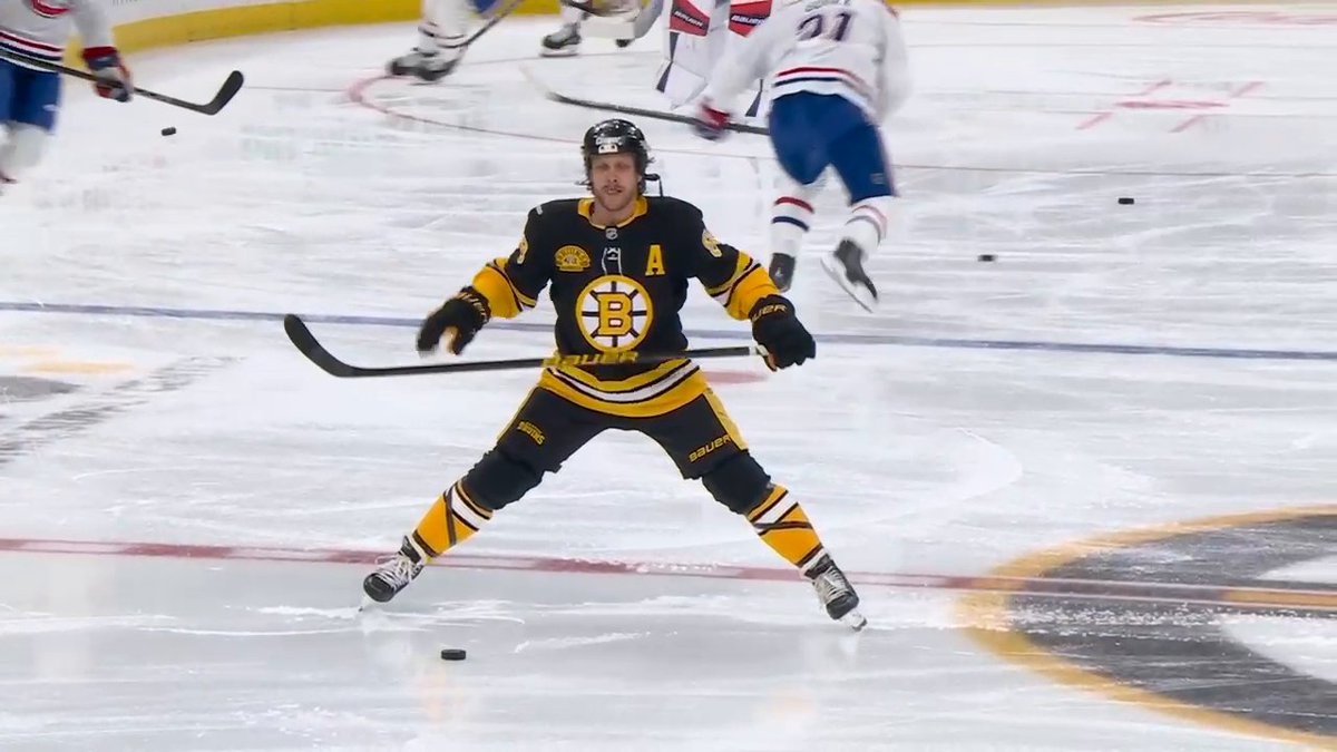 Pasta rocking a Cooper bucket in warmups 😂🔥