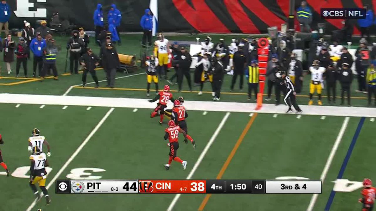 "A slide by Fields and that's gonna do it!" The Pittsburgh Steelers close out strong