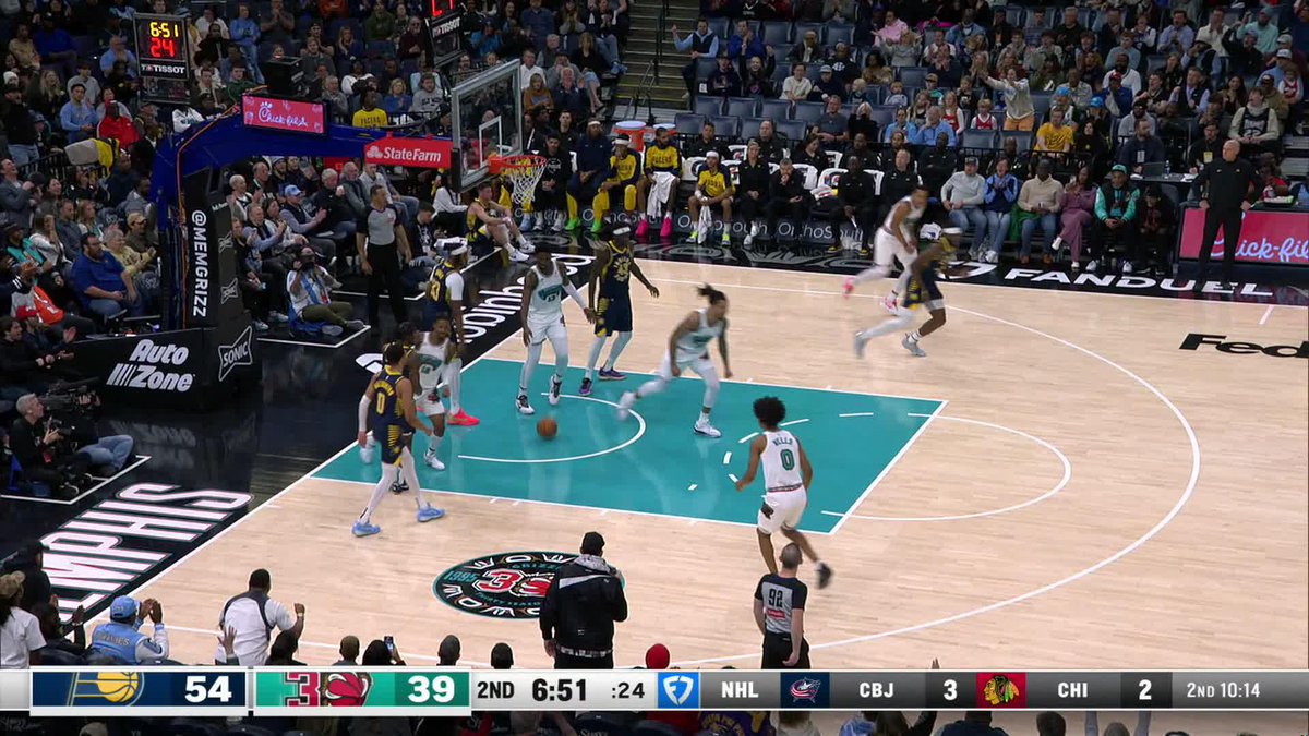 Ja Morant with a acrobatic dish 🙌