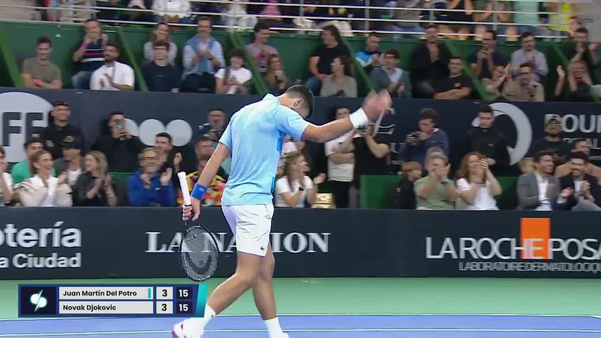 No hay mejor jugador para una exhibición que Novak Djokovic. Entiende absolutamente todos los momentos y además de ser el mejor de todos, es un showman total.