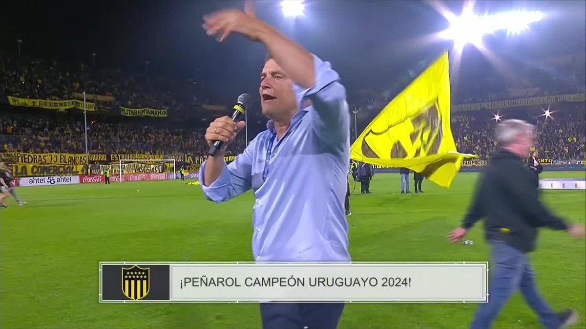 "¡VAMOS POR LA SEXTA!" Eufórico, Diego #Aguirre festejó con los hinchas de #Peñarol y aseguró que el Carbonero irá nuevamente en busca de la CONMEBOL #Libertadores. ▶️ Más 🇺🇾 #CampeonatoUruguayo en #DisneyPlus Premium.