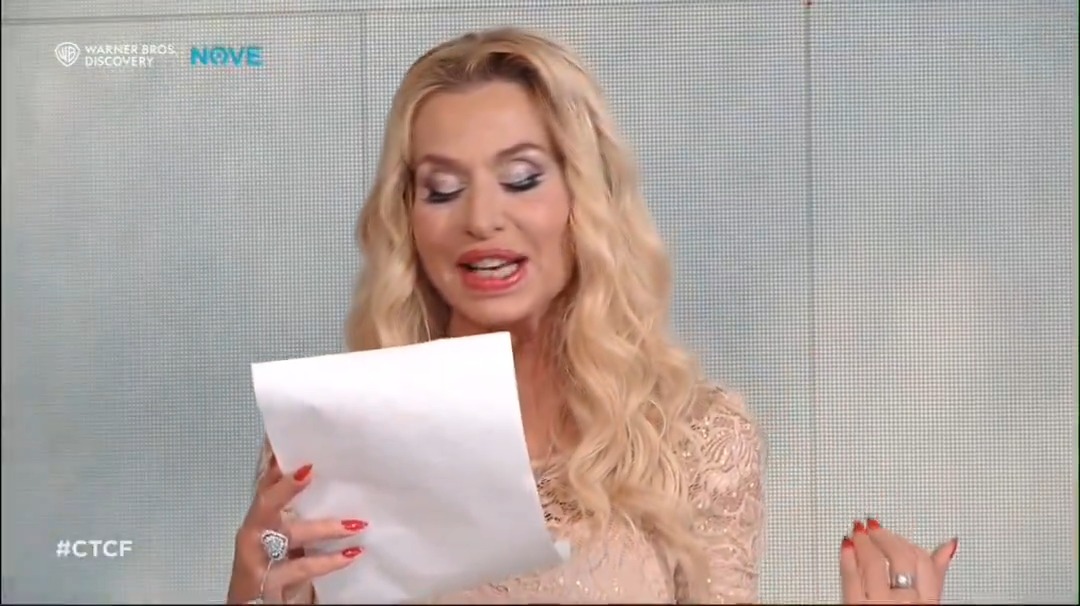 Valeria Marini recita "L'infinito" Pare che Leopardi sia risorto e morto di nuovo dopo questo momento #CTCF