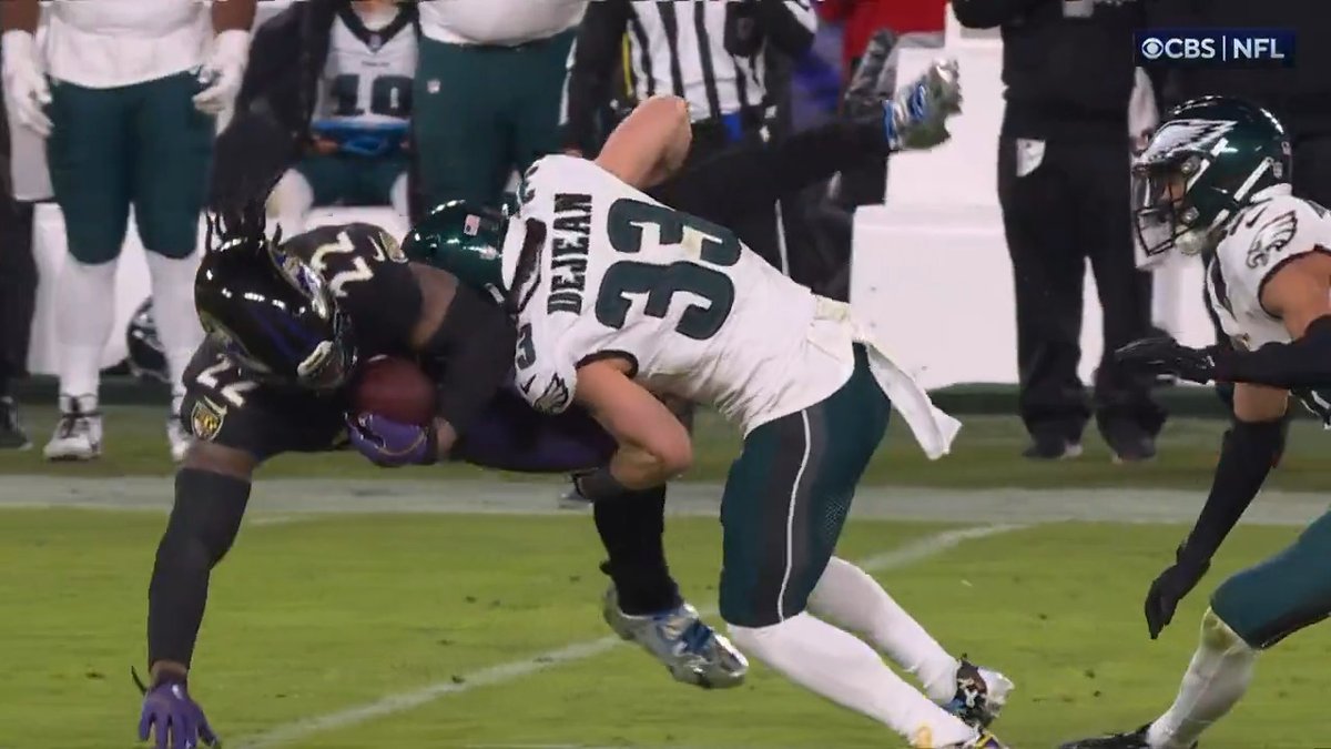 🚨HOLY SHIT: #EAGLES ROOKIE COOPER DEJEAN SINGLE HANDEDLY TAKES DOWN DERRICK HENRY. WOW 😳