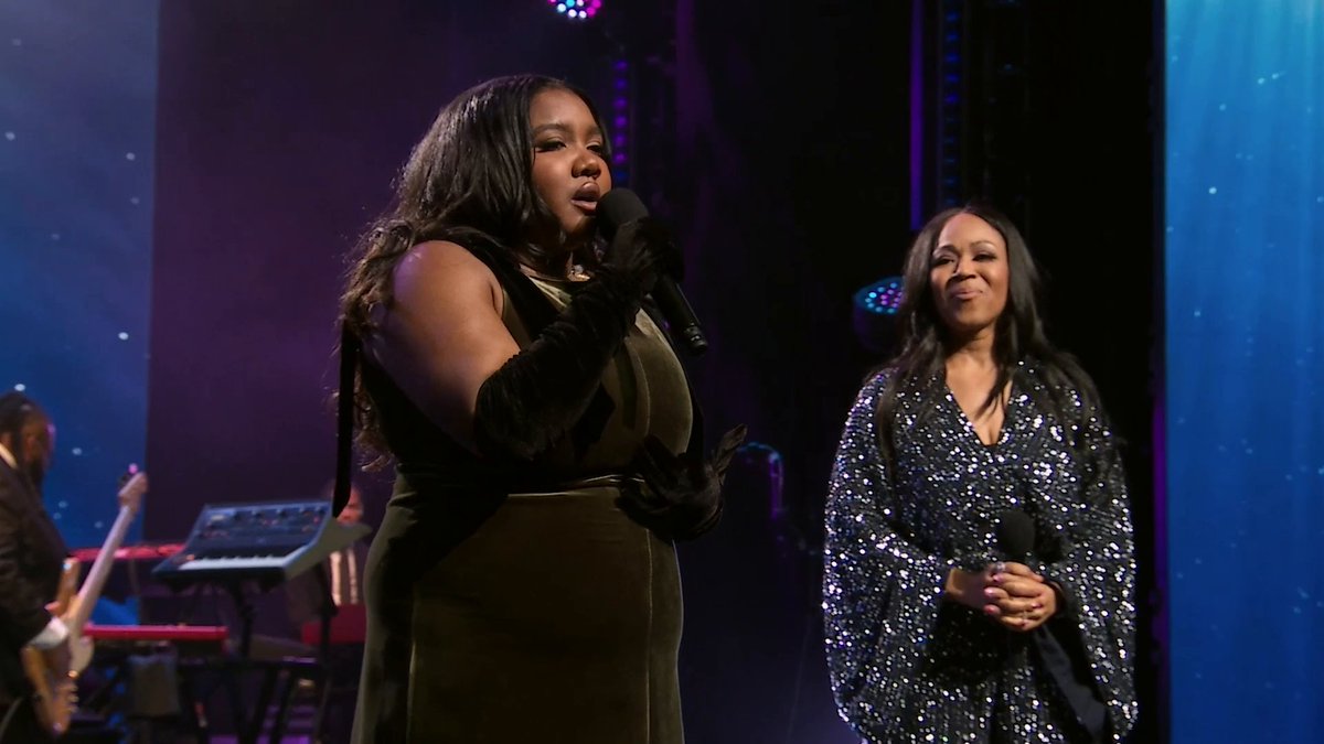 This mother-daughter duo didn’t just perform—they 4+4=8! 🍴✨ Erica Campbell and Krista Campbell brought love, legacy, and harmonies that left us in awe. Those runs? Pure magic. 🎶🎤 HBCU Honors #HBweCU #HBCUHonors