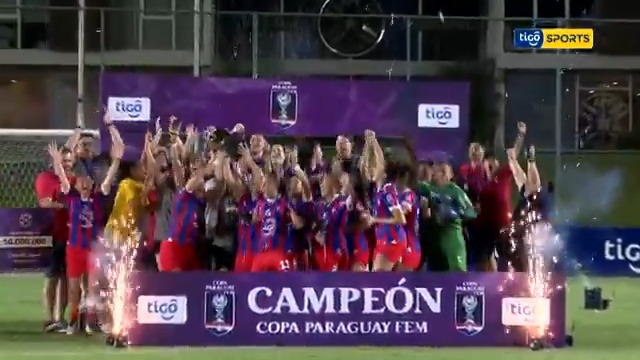 La postal para cerrar la noche: Cerro Porteño, actual club más ganador del fútbol femenino paraguayo, es el primer campeón de la Copa Paraguay Femenina. Venció a Olimpia por penales. ¡Salud, Cerro! 🏆