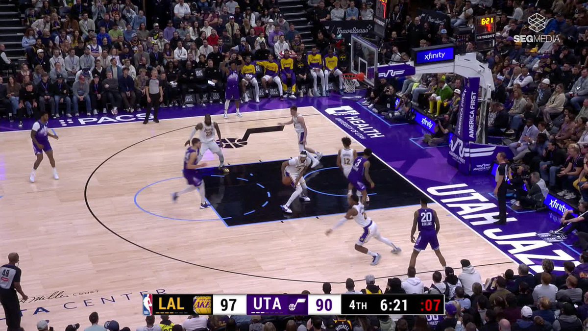 LeBron &amp; Rui going back-and-forth for a JAM 💥