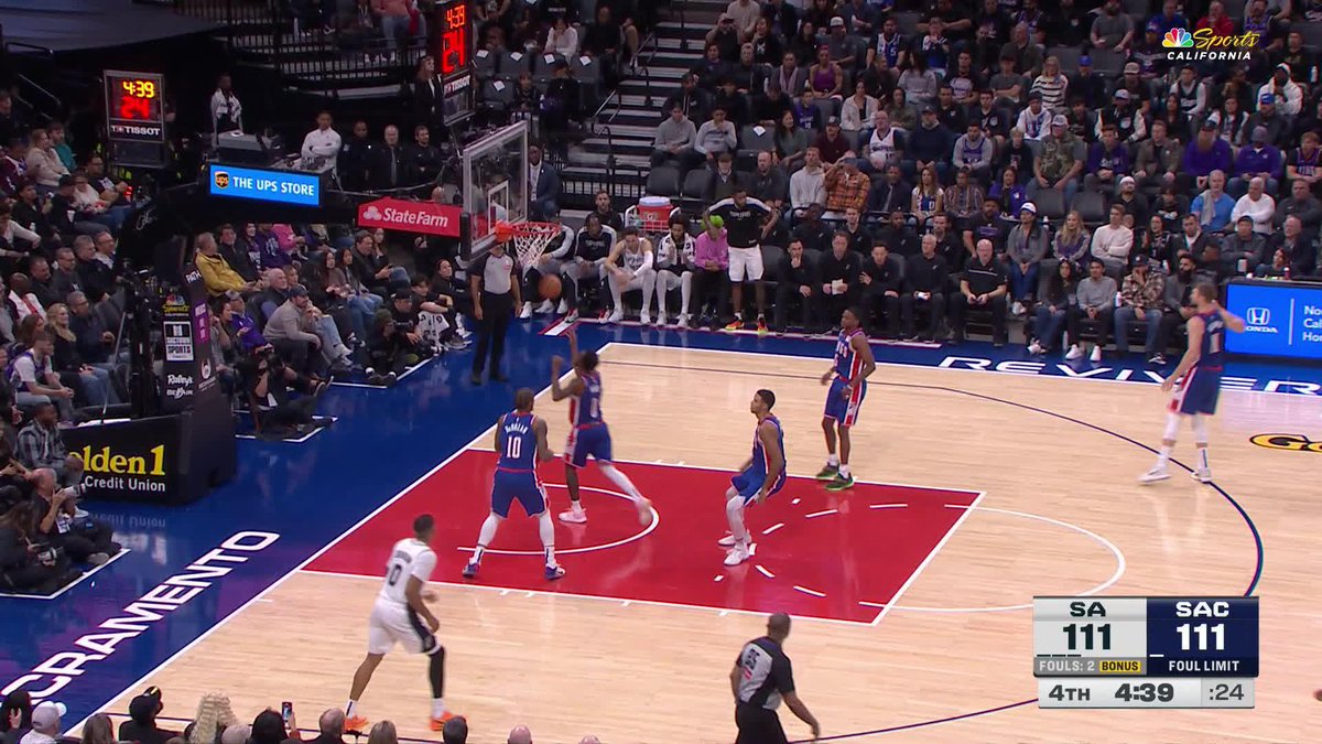 Wemby with a tough middy over Sabonis 😮‍💨