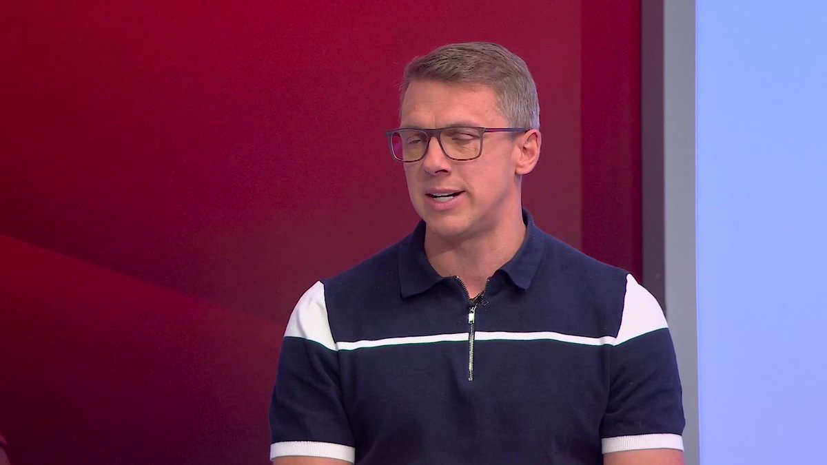 "Is it being a bit disrespectful to Chelsea and Arsenal?" 👀 Stephen Warnock says the focus shouldn't just be on where Man City is in the title race ❌