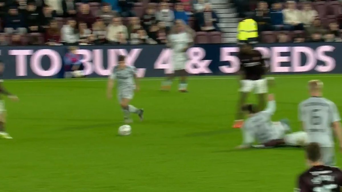 🗣️ "This is not a nice tackle..." Dermot Gallagher believes Aberdeen's Jack Milne was lucky to avoid a red card against Hearts 🔽