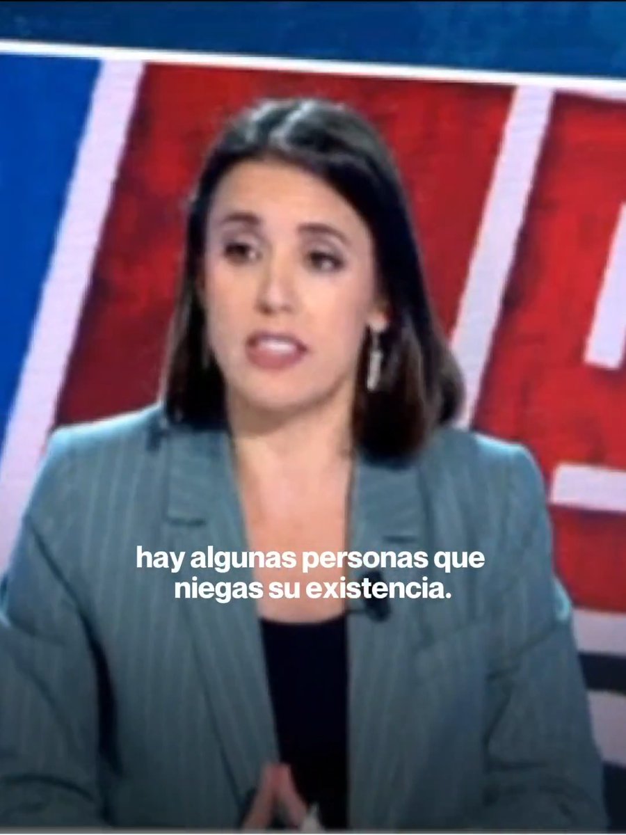Una persona de sexo masculino y con pene no solo no debería participar en competiciones femeninas, sino sobre todo no se debería estar cambiando en un vestuario con menores. Eso ya está sucediendo en España. No es " una mujer con pene", es un varón