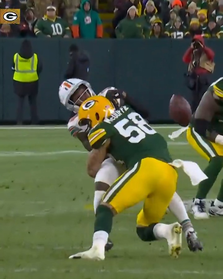 Textbook LB play? Nothing new for Isaiah McDuffie 😮‍💨 Get your Pro Bowl vote in 🗳️: