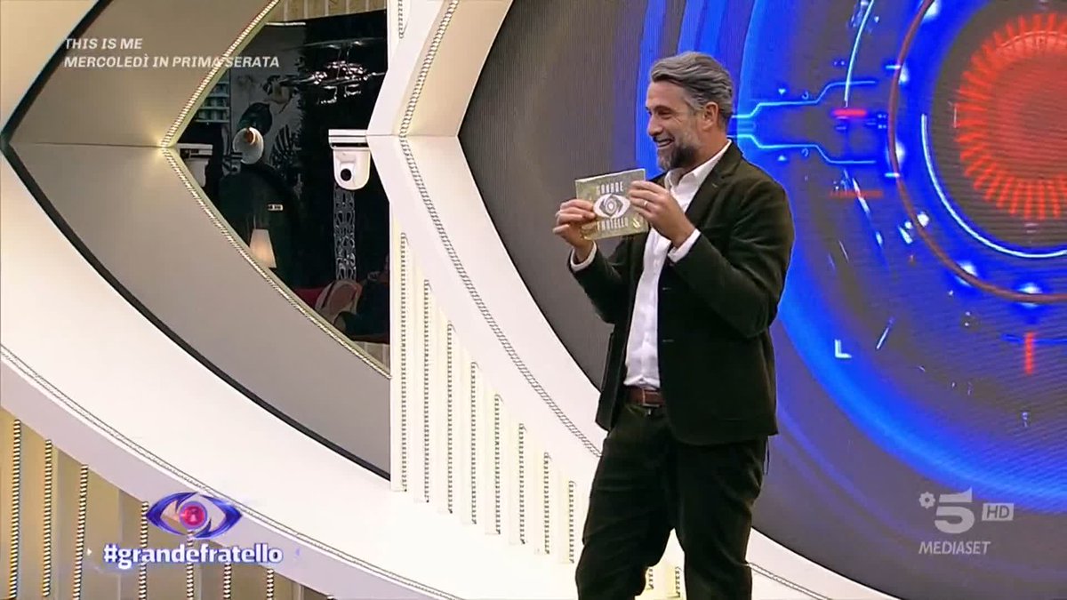 Stiamo per conoscere la nuova concorrente di #GrandeFratello... ma qualcuno la conosce già! 😉
