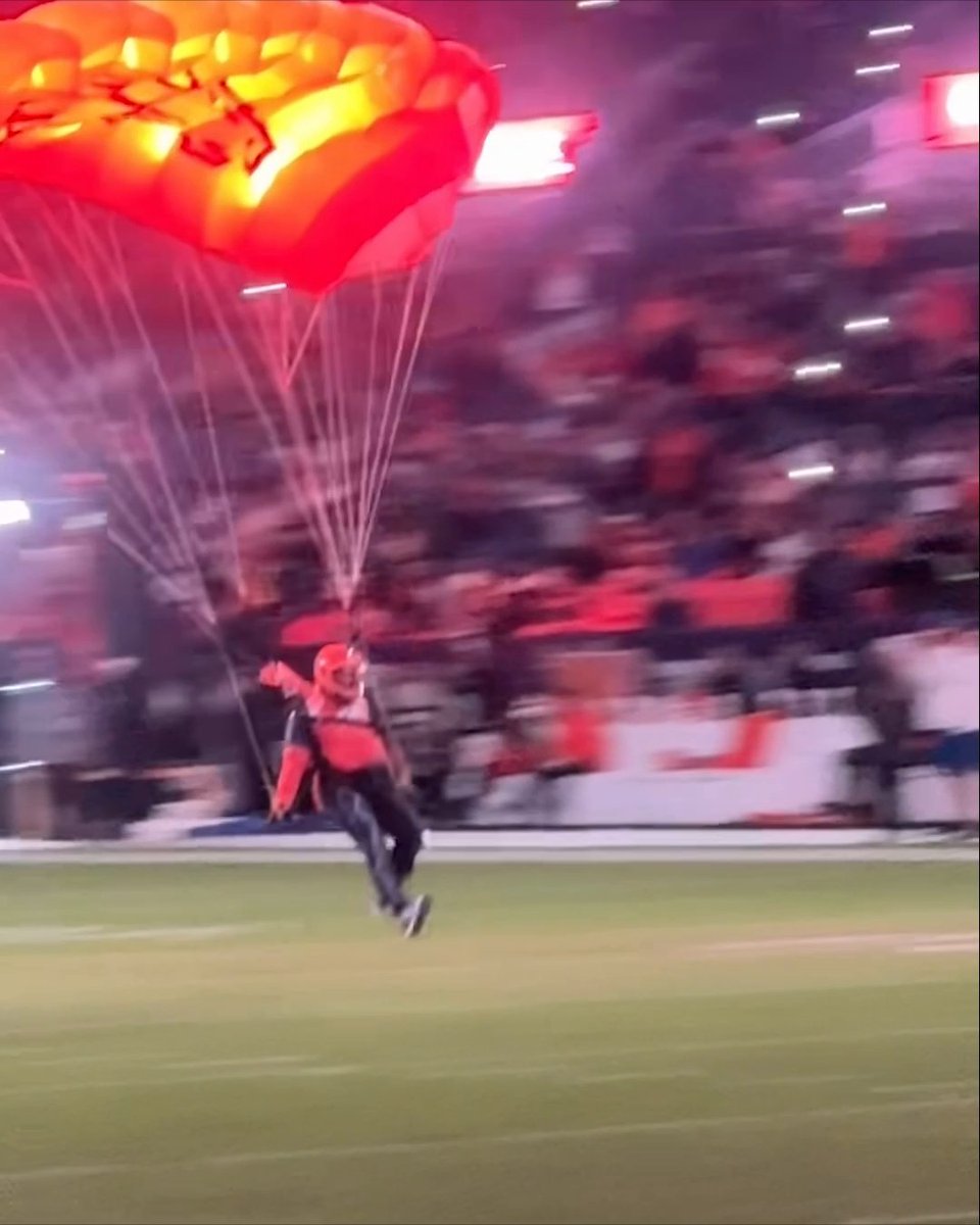 They're flying into the stadium in Denver 🪂⛰️ 📺 #CLEvsDEN | 8:15 PM ET | ESPN