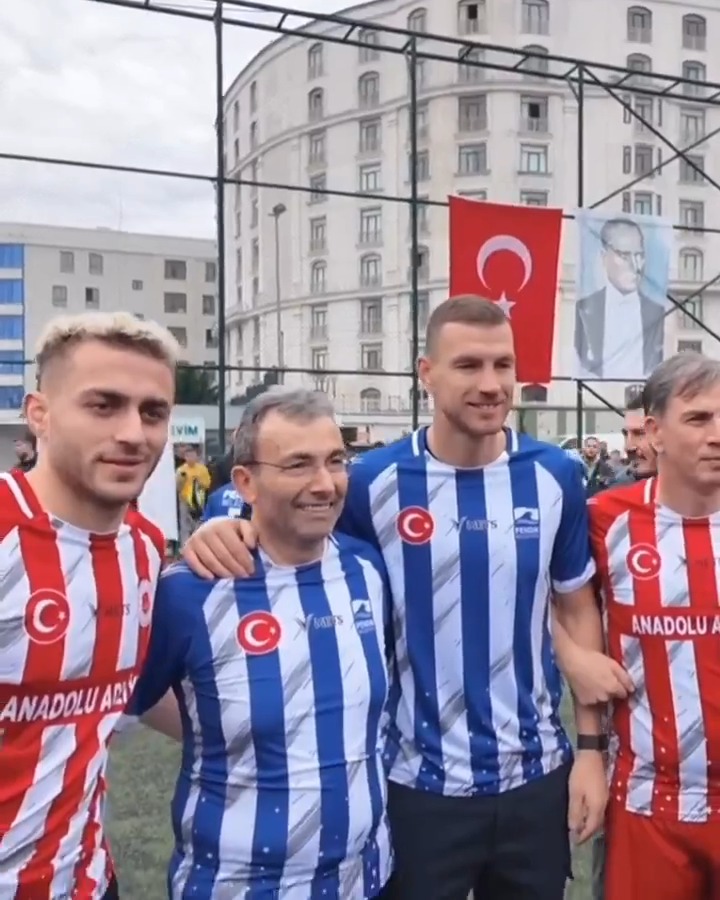Barış Alper Yılmaz ve Edin Dzeko, sahaya engelsiz yaşam için çıktılar.