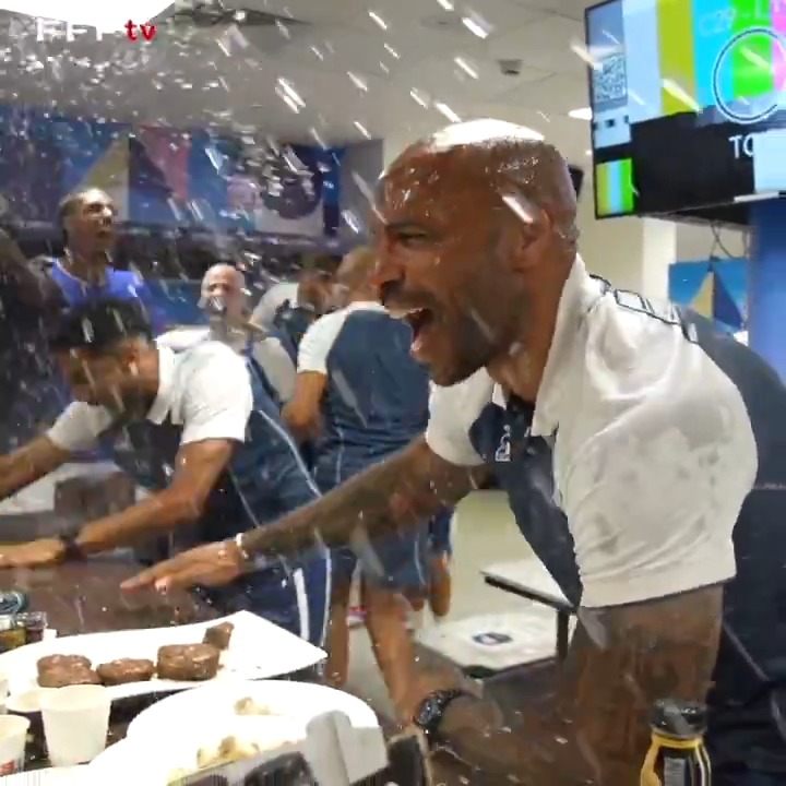Un film des coulisses de l'équipe de France de foot aux Jeux Olympiques de Paris 2024 sera diffusé ce soir à 22h50 sur France 4. 👀 🔥 C'était un kiff de suivre cette équipe, on risque de bien rigoler ! (Equipe de France ⭐⭐)