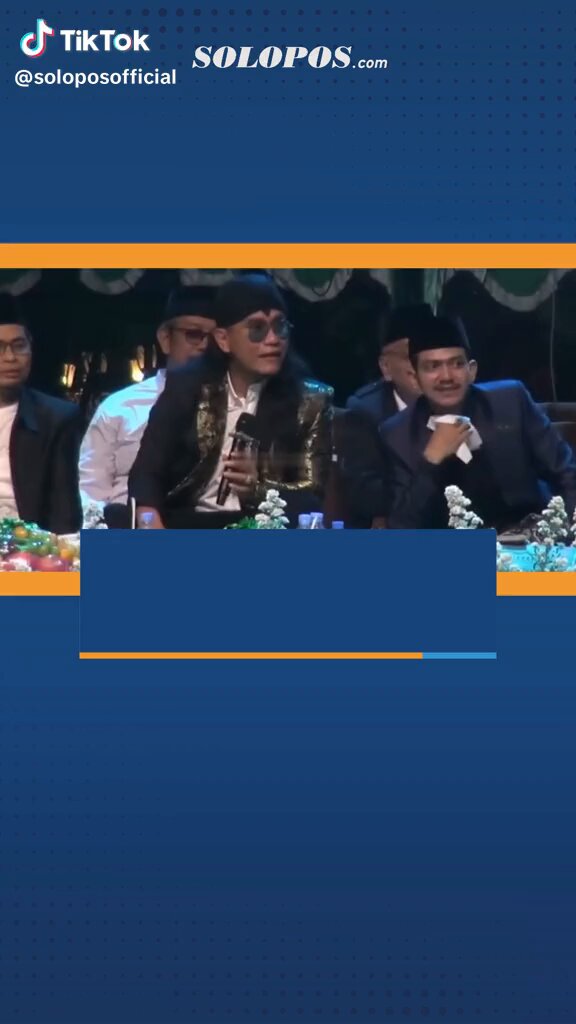beneran kagak ada yang belain Gus Miftah ini? Biarin aku saja dah, biar ada pro dan kontra buat diskusi. iya gini, video lengkapnya pas ceramah, jamaah teriak minta Miftah borong es teh tapi Gus Miftah ngajarin pedagang es teh jangan langsung nyerah, jual dulu, acara juga belum abis. Kalo gak laku yah sabar, itu takdir, besok coba jualan lagi. Biar tiap acara gak jadi kebiasaan pedagang minta borong dan peserta maunya gratisan, malah hasilkan generasi pengemis. Gus Miftah mungkin mulai sadar dampak buruknya: 1.Pedagang males capek buat keliling jualan, langsung nodong borong jualannya. 2.Peserta ogah keluarin uang, karena tahu Miftah bakalan borong, jadi buat apa beli pakai duit sendiri?mental pengemis akhirnya tumbuh. candaan Gus Miftah kasar bahkan penggunanya kalimat yang tidak tepat bahkan ngomong Goblok, mungkin karena kepancing karena pedagang itu harus berusaha keras, bukan cuma harap belas kasihan dan siap mental kalau jualan tidak laku udah resiko berjualan, tapi Miftah selalu borong jualan pedagang kecil dari dulu kok.