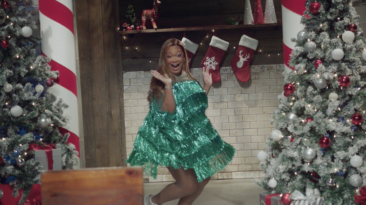 After failing to beat Bobby Flay last holiday season, @sunnyanderson has one thing on her Christmas list this year: redemption! 😂 #BeatBobbyFlay: Holiday Throwdown > Tonight @ 9|8c