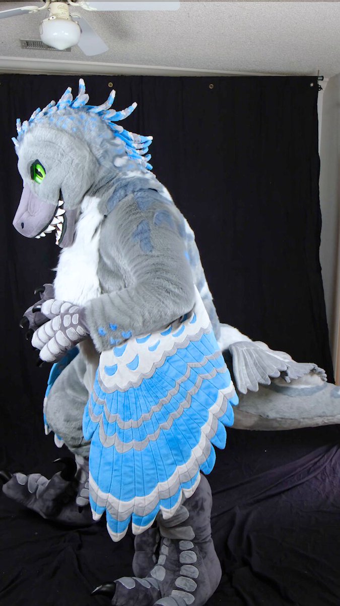 NERHRI IS HERE!💙This suit was an absolute BLAST to make! This deinonychus fursuit has individually patterned applique feathers on her head crest, HUGE armwings, keel padding, a long tail with an armature, embroidered tail feathers, and appliqued scales on her feet and hands.🌟