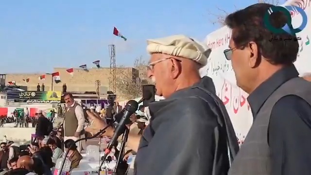 عمران خان پاکستان کا سب سے زیادہ ووٹ لینے والا لیڈر ہے، جتنا جلدی ہو سکے اس کو رہا کیا جائے، کسی پاگل یا بعض پاگلوں کا یہ خیال ہے کہ عمران خان کو مارنے سے مسائل حل ہوں گے، خدانخواستہ مرا ہوا عمران خان زندہ عمران خان سے زیادہ خطرناک ہوگا، عمران خان کو فوری چھوڑیں- محمود خان اچکزئی