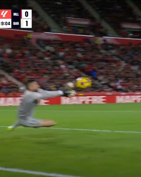 ⛔ ¡Leo Román evita el doblete de Ferran Torres! #MallorcaBarça | #LALIGAEASPORTS | #LALIGAHighlights