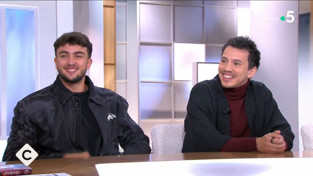 "Je dois vous remercier. Grâce à vous, mon fils m’a demandé pour la première fois d’acheter un livre et, en rentrant, l’a lu directement. J’aurais pu pleurer, car j’avais l’impression que tous les deux on avait gravi l’Everest." Anne-Elisa LEMOINE, son message pour Inoxtag ⚡️ #CàVous