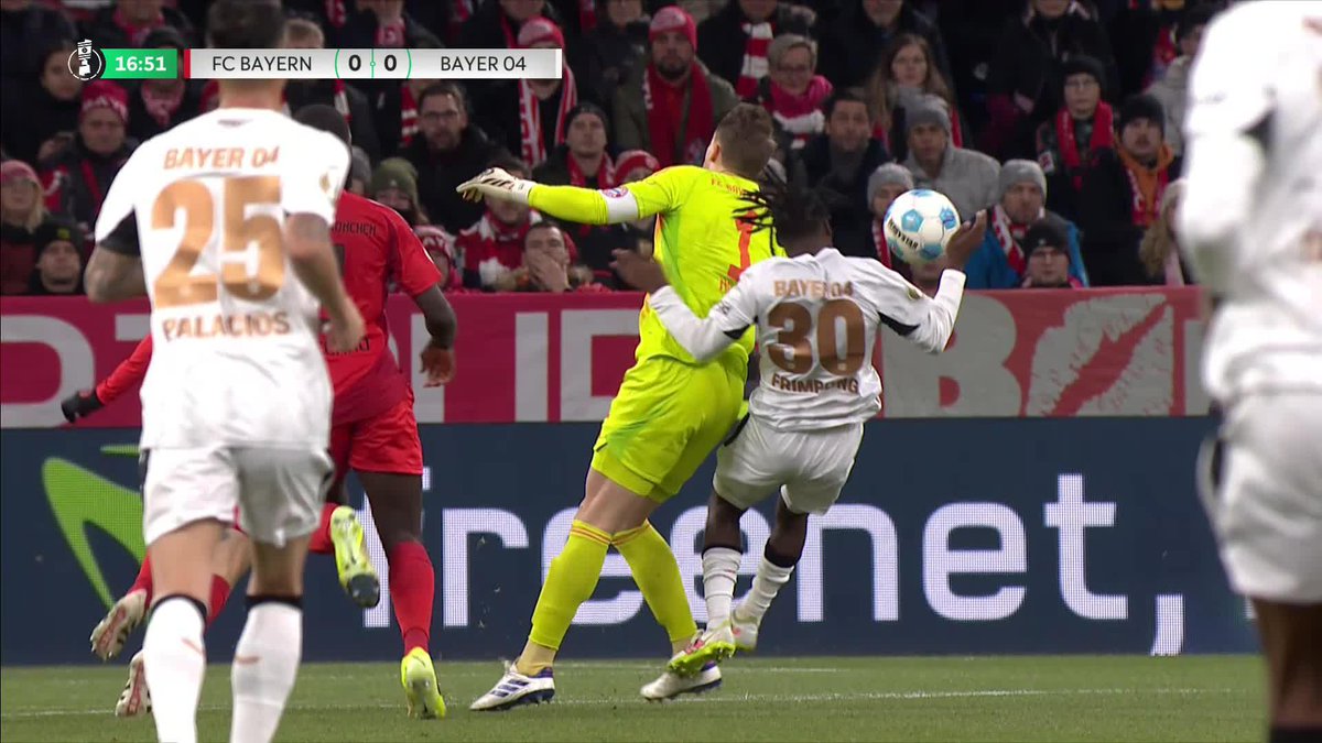 Manuel Neuer is sent off! 🟥 The Bayern goalkeeper comes out of his box and crashes into Jeremie Frimpong 😱