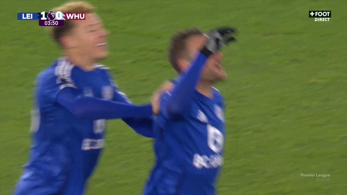 Le premier but de l'ère van Nistelrooy version Leicester 🦊 C'est Jamie Vardy à la limite du hors-jeu qui ouvre le score en moins de 2 minutes de jeu ⚽️ #LEIWHU | #PremierLeague
