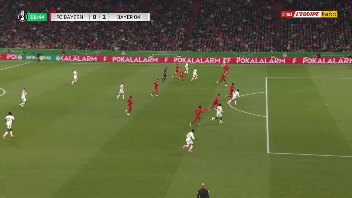 🇩🇪 Le Bayer Leverkusen prend l’avantage ! Magnifique centre de Grimaldo pour débloquer la situation. Le Bayern Munich est pour le moment éliminé de la coupe d’Allemagne en 8e de finale Suivez le match > #lequipeFOOT