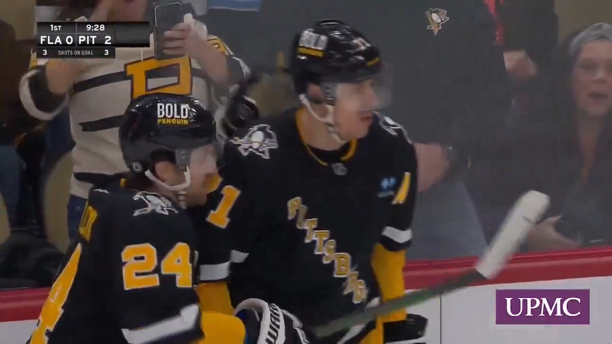 Evgeni Malkin putting on a show with his parents in town 🚨